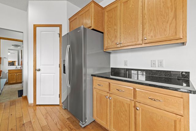 1820 Foothill Trail, Shakopee, MN 55379