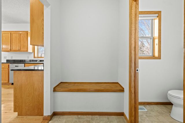 1820 Foothill Trail, Shakopee, MN 55379