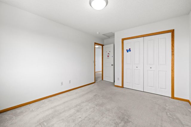 1820 Foothill Trail, Shakopee, MN 55379