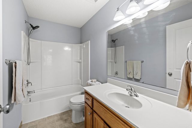 1820 Foothill Trail, Shakopee, MN 55379