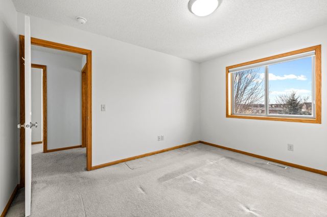 1820 Foothill Trail, Shakopee, MN 55379