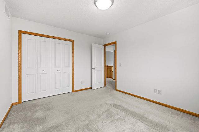 1820 Foothill Trail, Shakopee, MN 55379