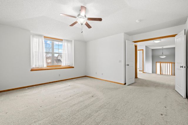 1820 Foothill Trail, Shakopee, MN 55379