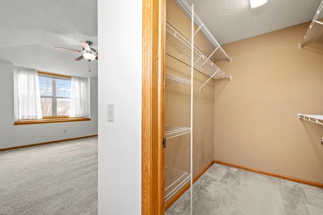 1820 Foothill Trail, Shakopee, MN 55379