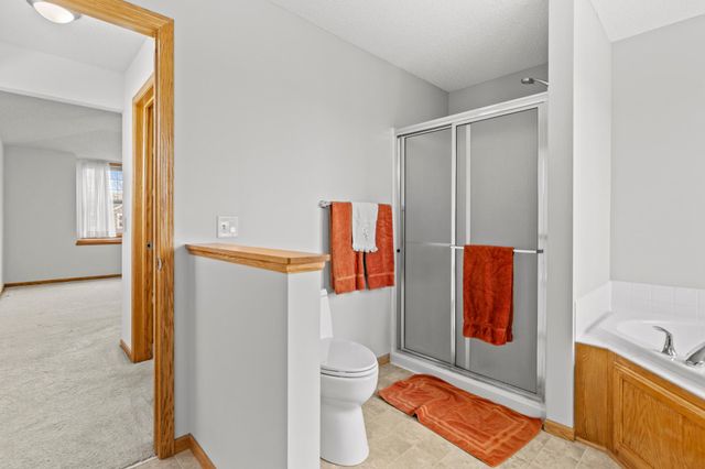 1820 Foothill Trail, Shakopee, MN 55379