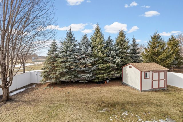 1820 Foothill Trail, Shakopee, MN 55379