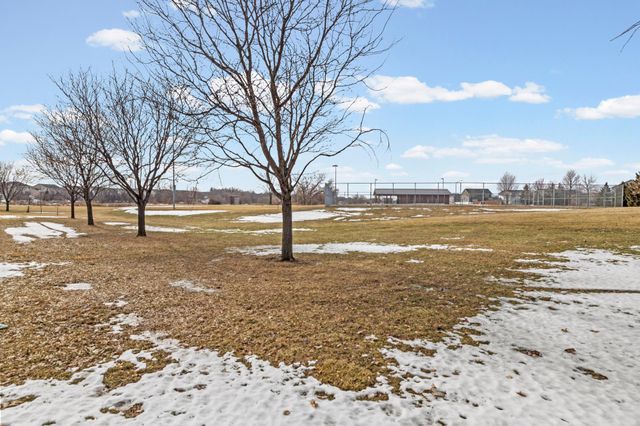 1820 Foothill Trail, Shakopee, MN 55379