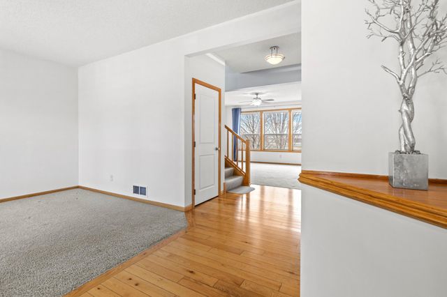 1820 Foothill Trail, Shakopee, MN 55379