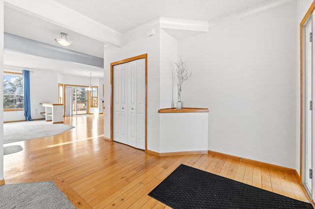 1820 Foothill Trail, Shakopee, MN 55379