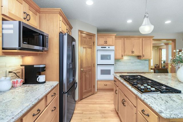 472 Vadnais Lake Drive, Vadnais Heights, MN 55127