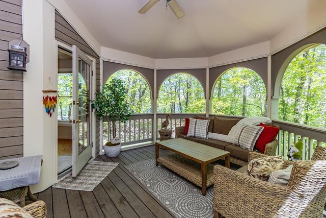 472 Vadnais Lake Drive, Vadnais Heights, MN 55127