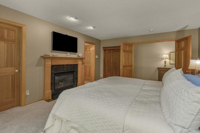 472 Vadnais Lake Drive, Vadnais Heights, MN 55127