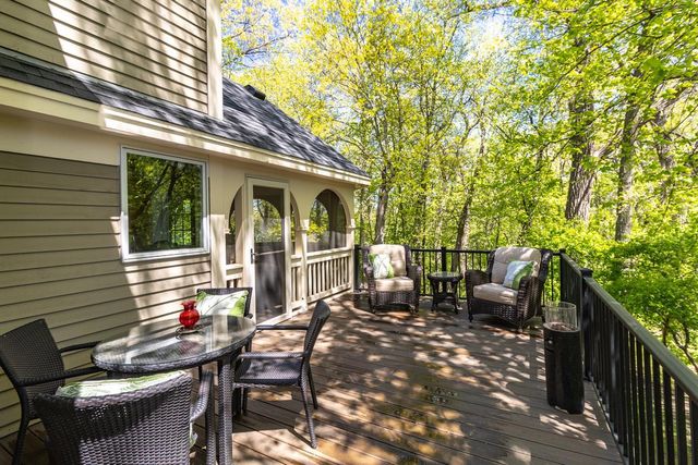 472 Vadnais Lake Drive, Vadnais Heights, MN 55127