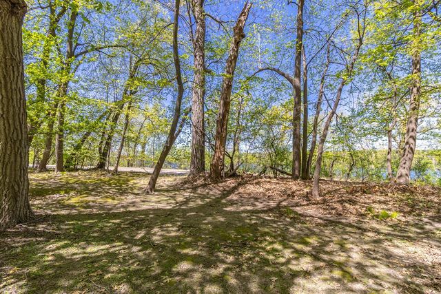 472 Vadnais Lake Drive, Vadnais Heights, MN 55127