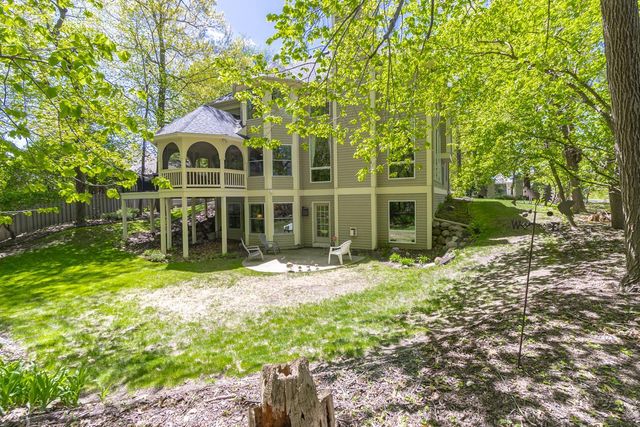 472 Vadnais Lake Drive, Vadnais Heights, MN 55127