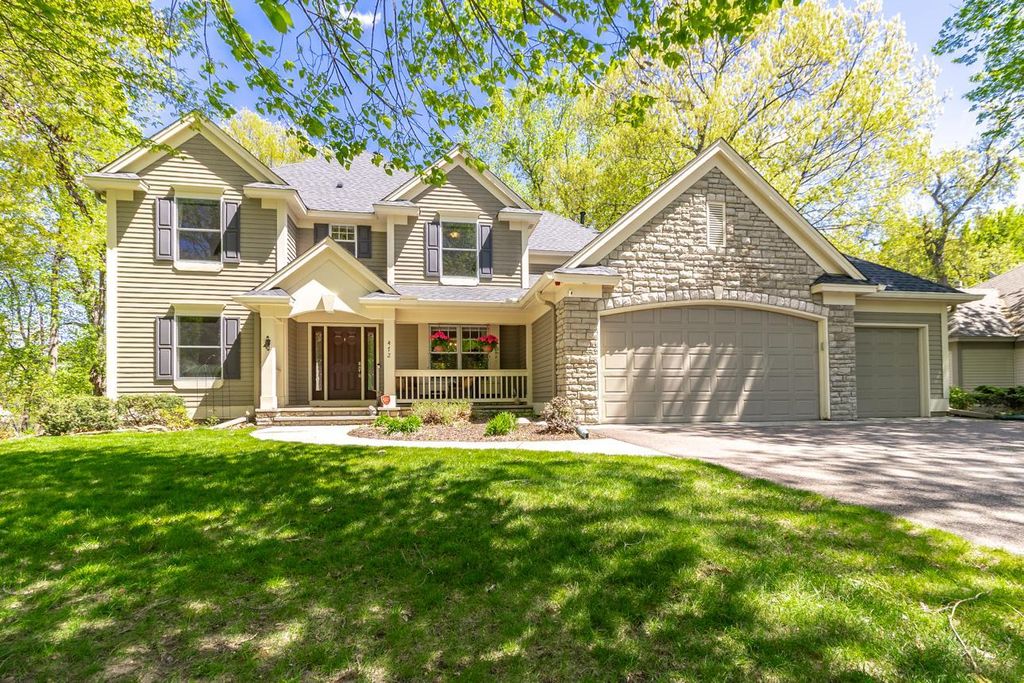 472 Vadnais Lake Drive, Vadnais Heights, MN 55127