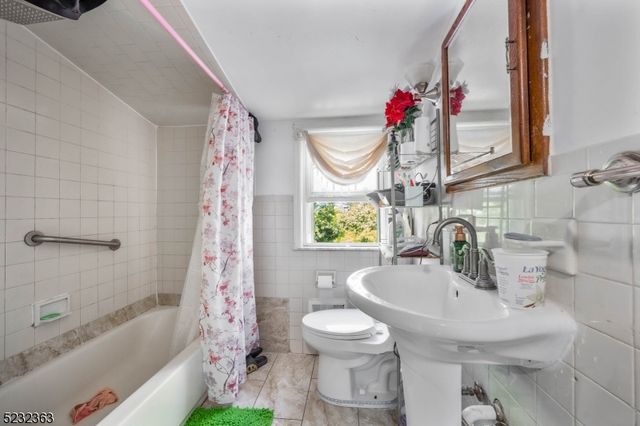 340 Hamilton St, Roselle Boro, NJ 07203