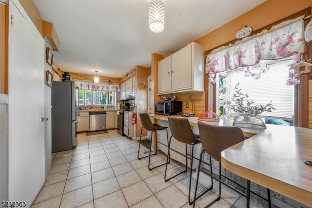 340 Hamilton St, Roselle Boro, NJ 07203