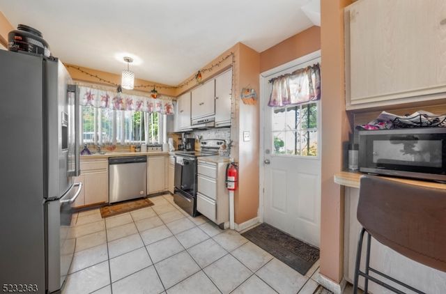 340 Hamilton St, Roselle Boro, NJ 07203