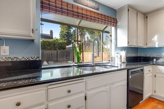 70 Noonan Ranch Cir, Santa Rosa, CA 95403