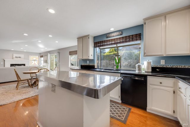 70 Noonan Ranch Cir, Santa Rosa, CA 95403