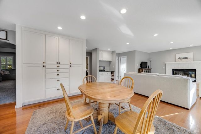70 Noonan Ranch Cir, Santa Rosa, CA 95403