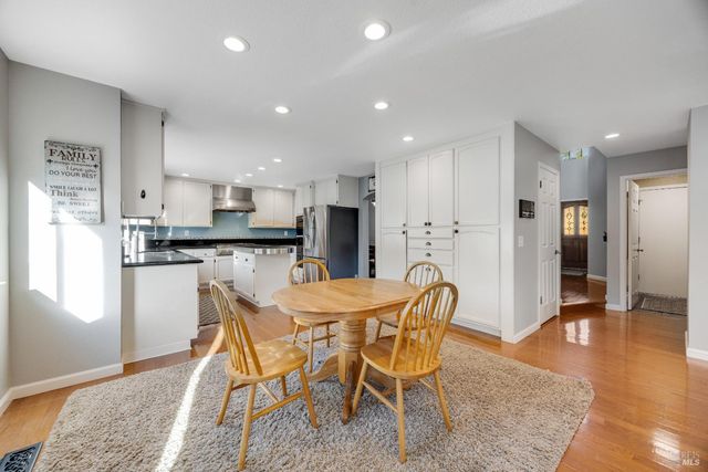 70 Noonan Ranch Cir, Santa Rosa, CA 95403