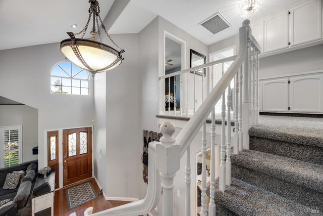 70 Noonan Ranch Cir, Santa Rosa, CA 95403