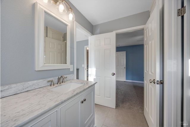 70 Noonan Ranch Cir, Santa Rosa, CA 95403