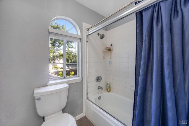 70 Noonan Ranch Cir, Santa Rosa, CA 95403