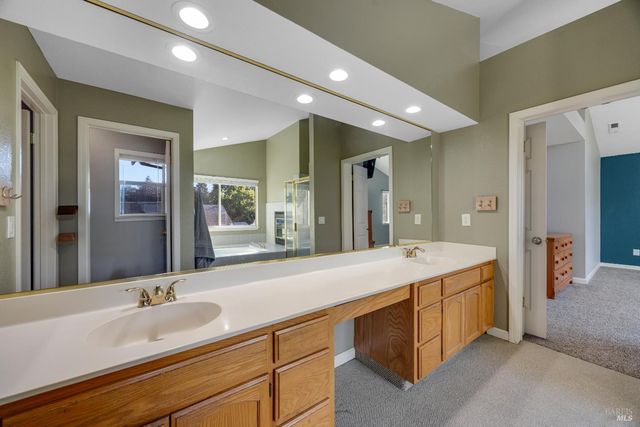 70 Noonan Ranch Cir, Santa Rosa, CA 95403