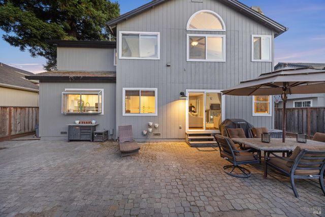 70 Noonan Ranch Cir, Santa Rosa, CA 95403