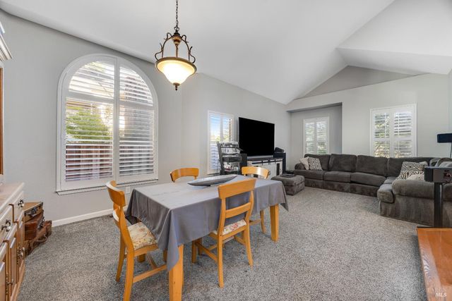 70 Noonan Ranch Cir, Santa Rosa, CA 95403