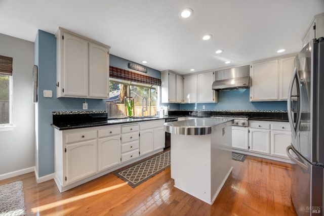 70 Noonan Ranch Cir, Santa Rosa, CA 95403