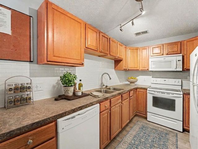 3200 SABAL PALMS COURT 35, Kissimmee, FL 34747