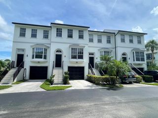 1755 42nd Square 102, Vero Beach, FL 32960