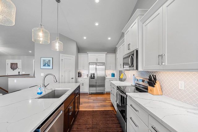 2000 DOBBY STREET, De Pere, WI 54115