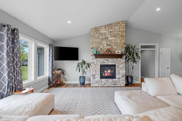 2000 DOBBY STREET, De Pere, WI 54115
