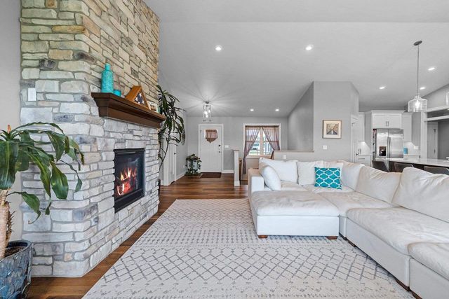 2000 DOBBY STREET, De Pere, WI 54115