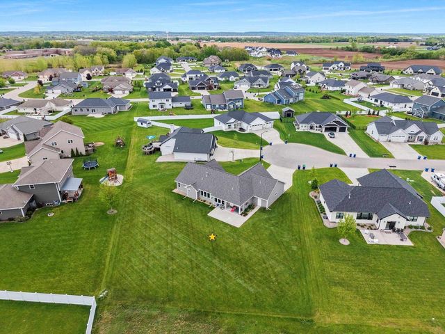 2000 DOBBY STREET, De Pere, WI 54115
