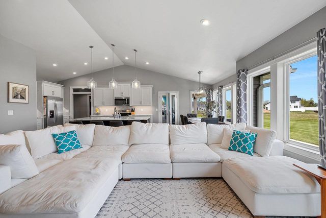 2000 DOBBY STREET, De Pere, WI 54115