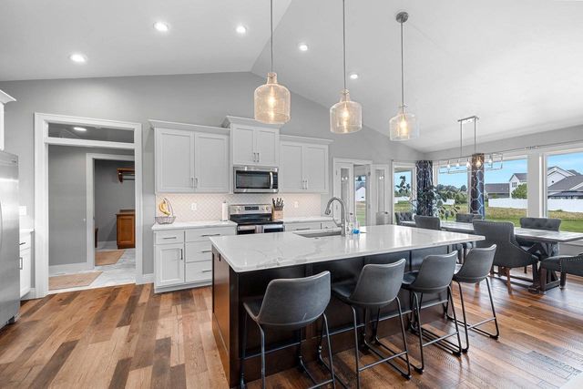 2000 DOBBY STREET, De Pere, WI 54115
