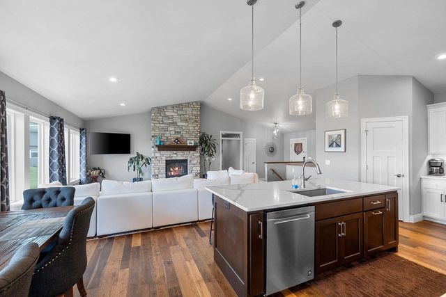 2000 DOBBY STREET, De Pere, WI 54115