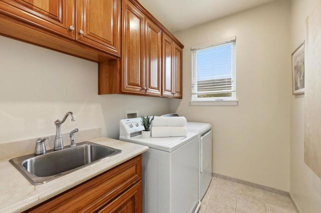 606 Highland Avenue, Half Moon Bay, CA 94019