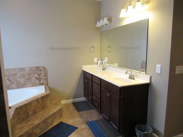 1116 SPRING HILL Drive, Kokomo, IN 46902