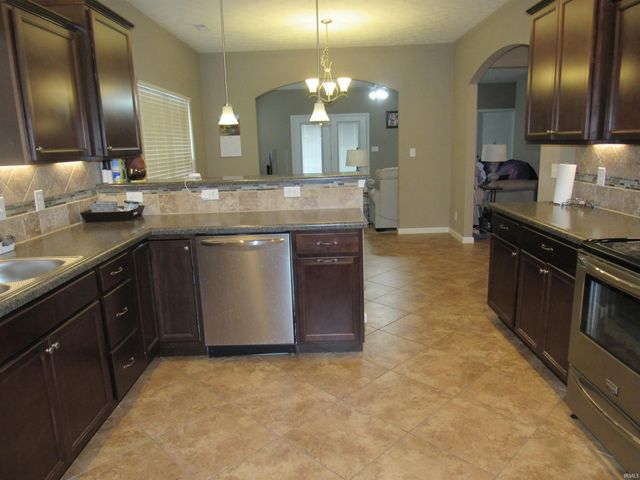 1116 SPRING HILL Drive, Kokomo, IN 46902