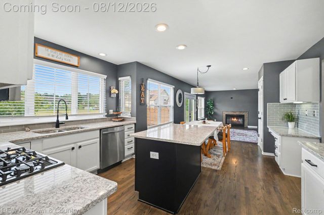 5048 Meadowbrook Lane, Flushing Charter Township, MI 48433