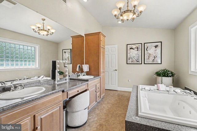 5 JAN DALE AVE, Annville, PA 17003