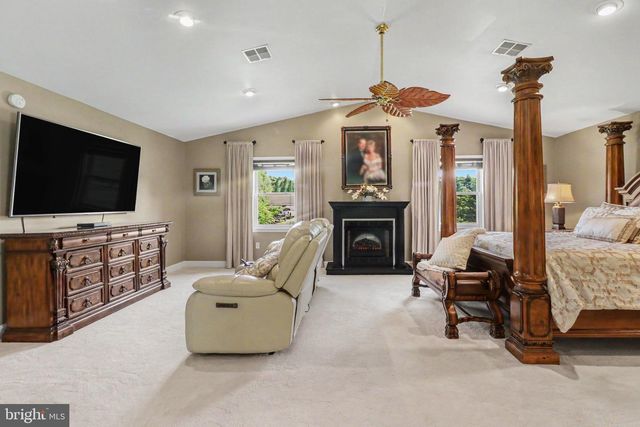 5 JAN DALE AVE, Annville, PA 17003