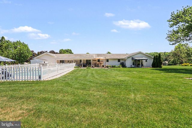 5 JAN DALE AVE, Annville, PA 17003